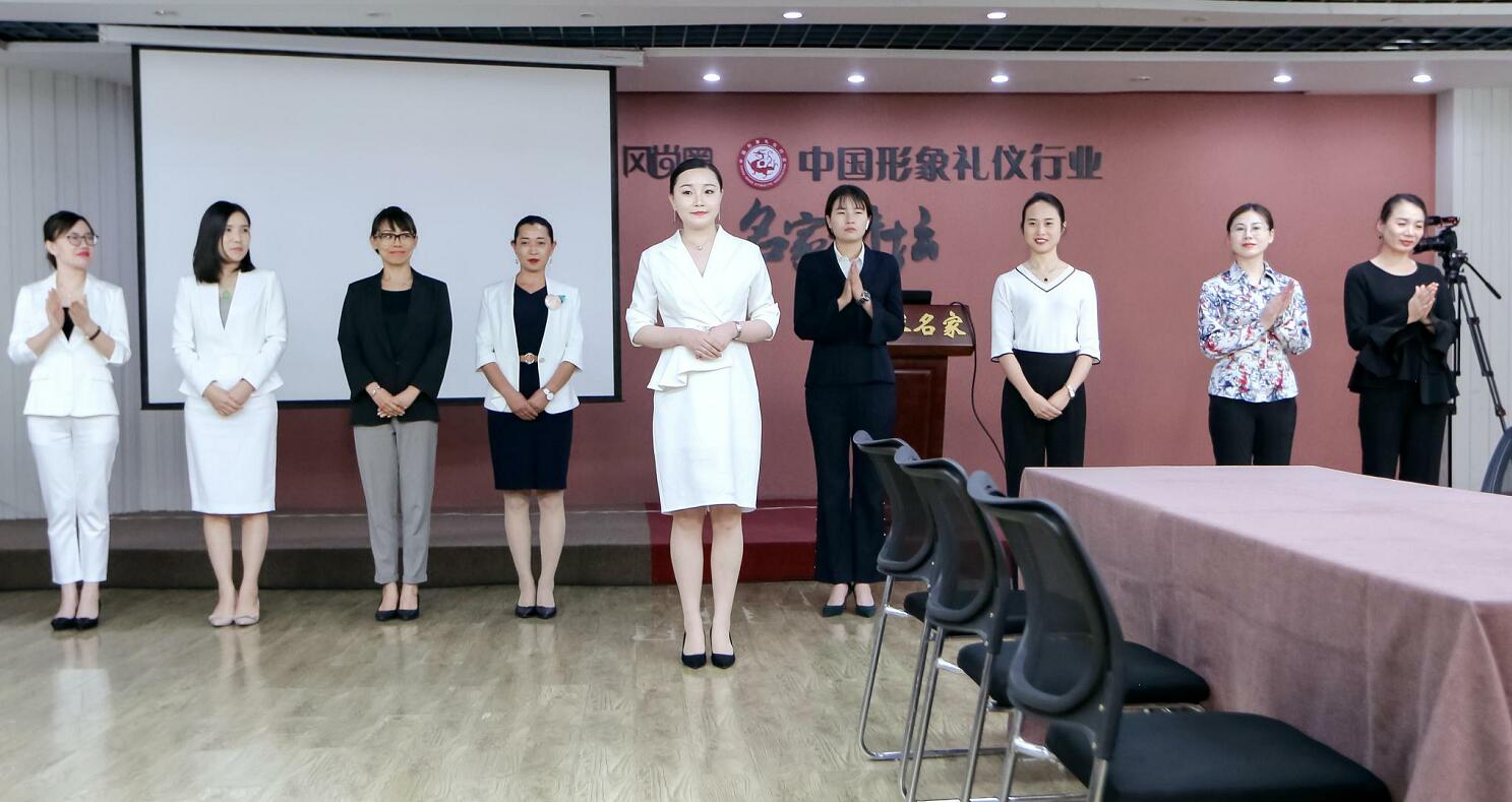 禮儀培訓師證書之路 從學習到講臺的成功轉型